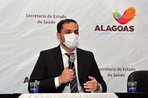 Previsão é vacinar todos com mais de 40 anos até o fim deste mês em AL, diz Alexandre Ayres