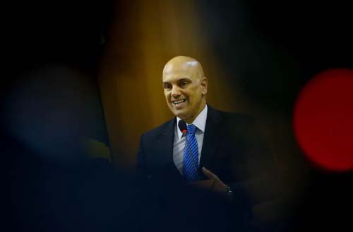 Moraes manda quebrar sigilo da fonte da Revista Veja e dos canais CNN e GloboNews