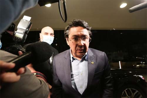 Senador gasta com gasolina o suficiente para dar 5 voltas na Terra