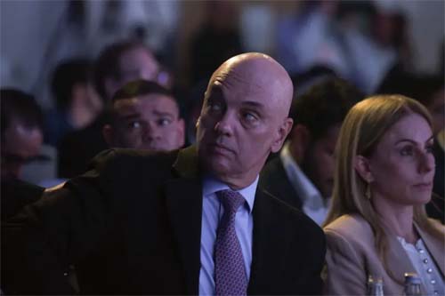 Por que Alexandre de Moraes mandou polícia vigiar casa de Bolsonaro 24h por di