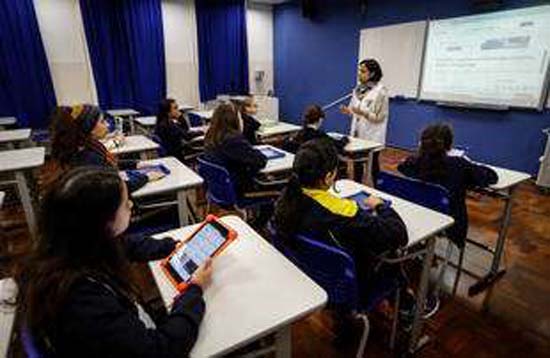 Escolas focam em ‘alfabetizar’ para vida online e em formar criadores digitais
