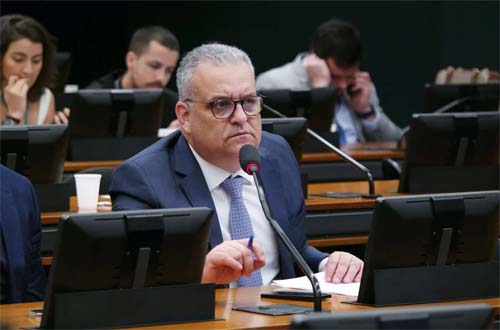 Marco histórico: Câmara aprova relatório de Alfredo Gaspar no caso Ramagem