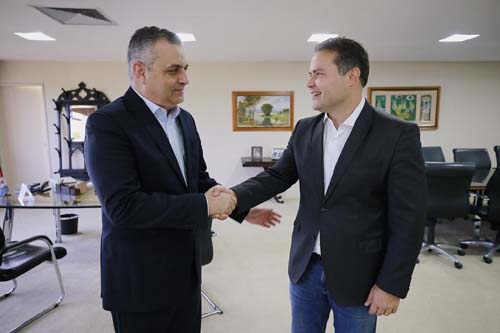 Alfredo Gaspar assina ficha de filiação com MDB