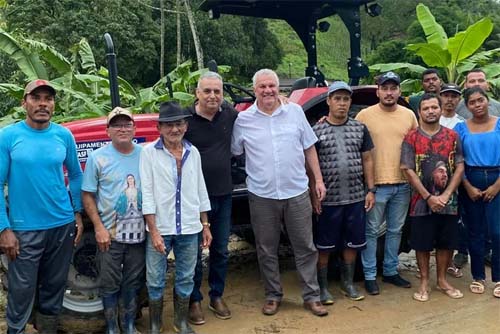 Alfredo Gaspar entrega equipamentos agrícolas e amplia diálogo com moradores de União e Murici