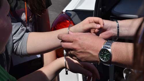 Casal que colocou nome do filho de 'Adolf Hitler' é condenado