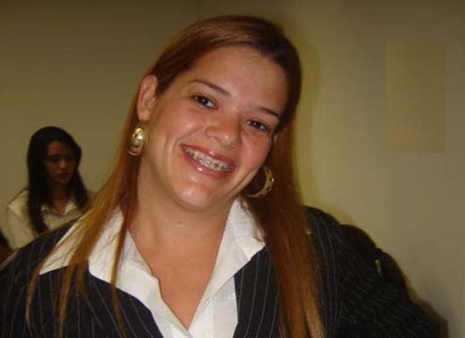 Comoção no enterro da estudante achada morta em União