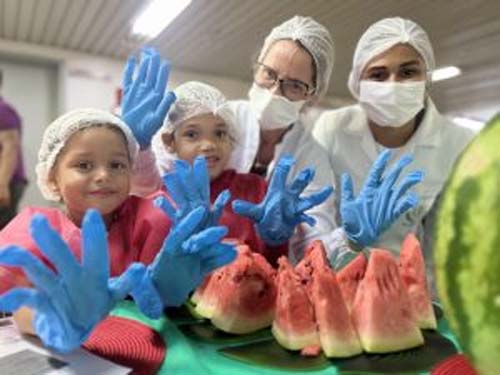 Nutricionistas do HGE ensinam crianças da pediatria sobre os benefícios dos alimentos saudáveis