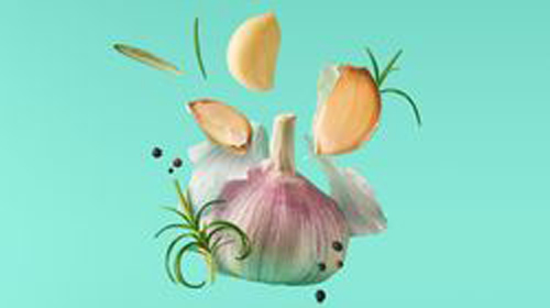 3 alimentos que são repelentes naturais de mosquitos (e 1 que os atraem)