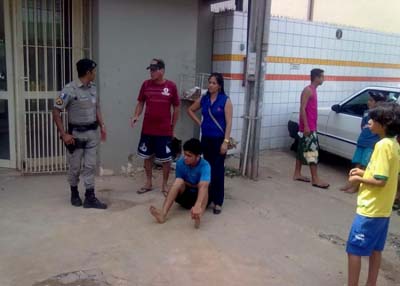 Jovem é espancado no meio de Avenida no Barro Duro 