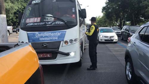 Motoristas protestam na SMTT delimitação de pontos de parada