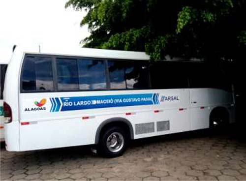 Micro-ônibus é recolhido após flagrante de excesso de passageiros