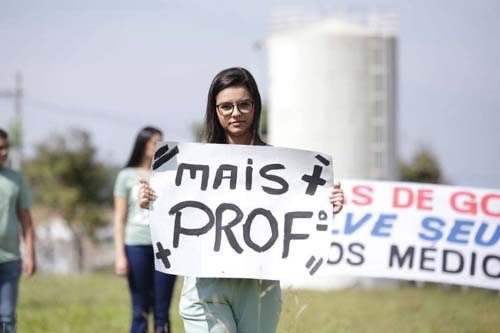 Universidades federais têm déficit de ao menos 11 mil professores e técnicos