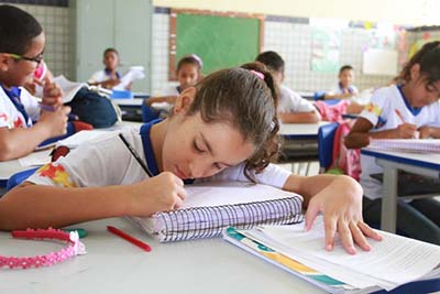 Volta às aulas: o que pode e o que não pode ser cobrado pelas escolas?