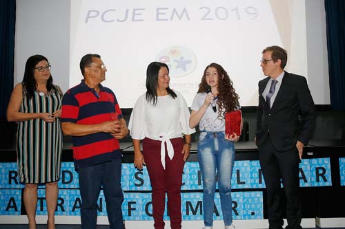 Esmal premia alunos da rede pública que se destacaram em concurso de redação