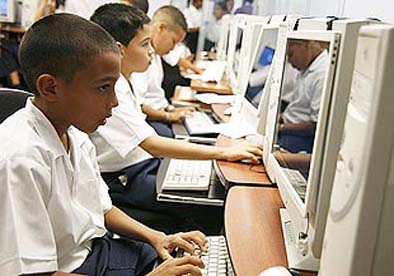 No Brasil, metade dos alunos não tem acesso a computador