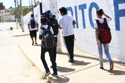 Número de jovens no ensino médio aumenta de 61% para 68,7% em 6 anos