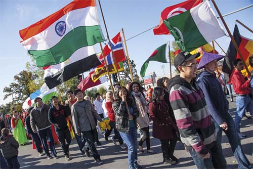 Trump ameaça deportar estudantes estrangeiros e prender americanos envolvidos em 