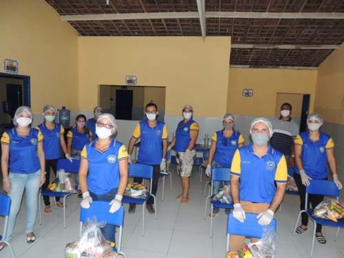 Prefeitura de Jequiá da Praia entrega mais de 2.400 kits de merenda escolar para alunos