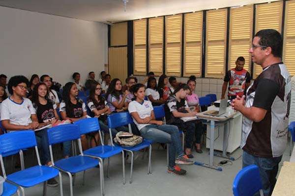 Ufal oferece 300 vagas para curso Pré-Enem Comunitário