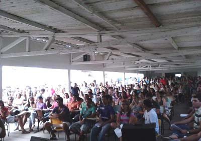 Prefeito Beto Baia cumpre pacto assinado com estudantes universitários e garante gratuidade de transporte à classe