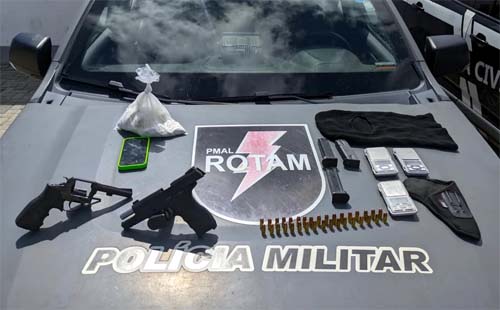PM apreende armas e mais de 5 quilos de drogas