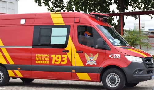 Capotamento de veículo deixa cinco feridos próximo à Ufal em Maceió