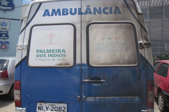 Homem ateia fogo em ambulância de Palmeira dos Índios no HGE
