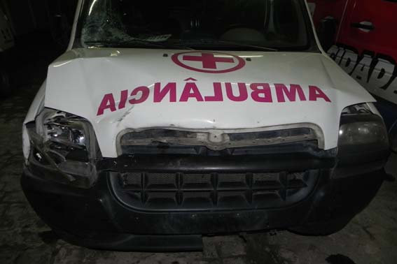 Motocicleta colide com ambulância da Prefeitura de União e quase provoca tragédia