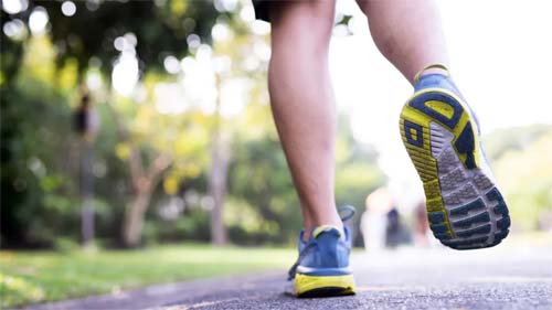 Como a sua maneira de caminhar pode revelar sinais importantes de saúde