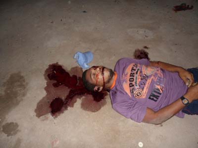 Bandidos de moto matam um e deixam outro baleado 