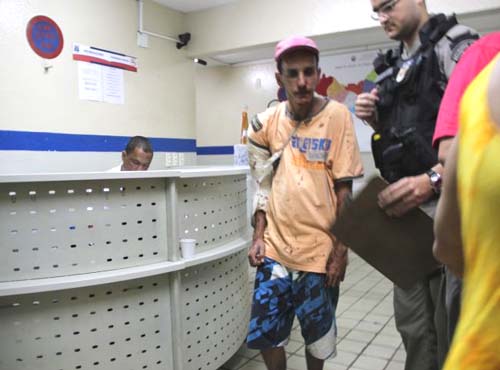 Filho usuário rouba até colchão da mãe idosa para comprar mais drogas