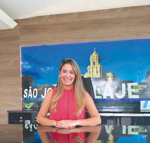 Prefeita Angela Vanessa Concede Abono Salarial (13 e 14) a todos funcionários da Educação em São José da Laje