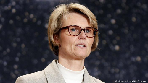 Ministra alemã é alvo de críticas após questionar casamento gay