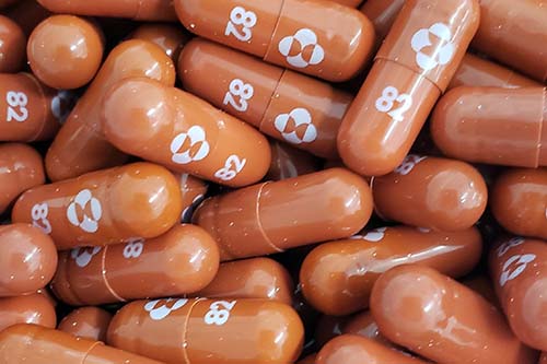 Farmacêutica MSD inicia testes em estágio avançado de remédio contra Covid