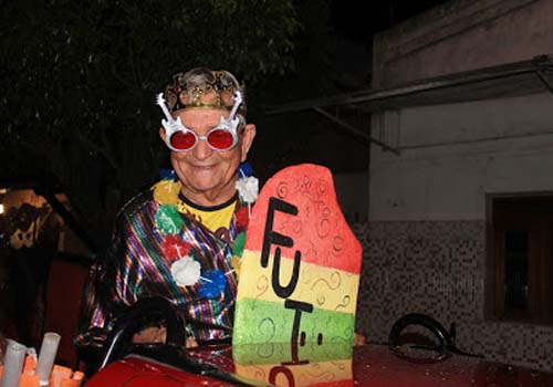 Bloco 'Futuca, só vai quem chupa. Mole não entra' desfila pelas ruas de União