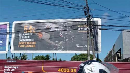 Mototaxistas bloqueiam trânsito contra campanha de empresários em Maceió