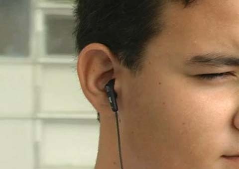 Uso incorreto de fones de ouvido pode causar até surdez