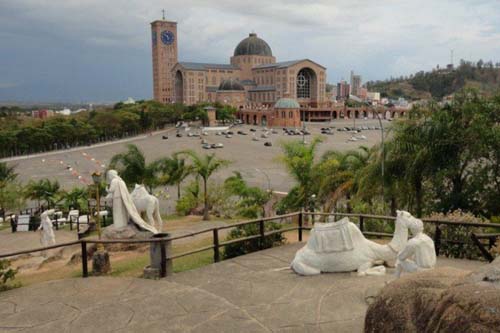Comércio religioso sofre sem turistas em Aparecida