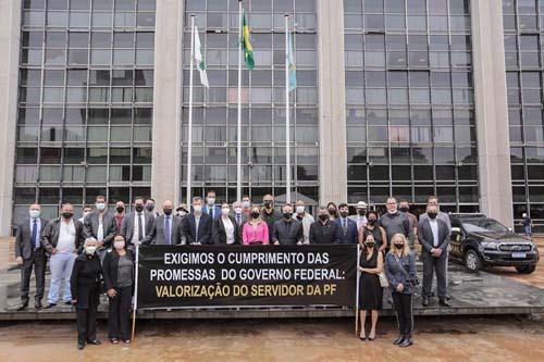 Policiais federais dizem que perderam direitos com reformas e reduzem apoio ao governo, que tenta contornar crise