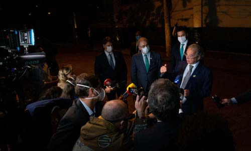 Bolsonaro é ovacionado em jantar com empresários