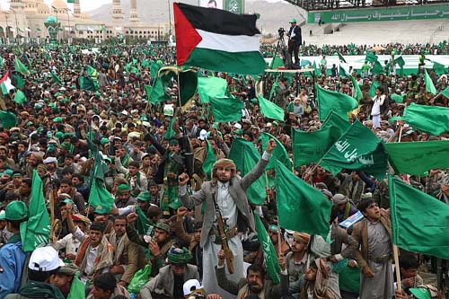 Conflito Intensifica-se com Novos Ataques Aéreos em Sanaa e Resposta de Israel