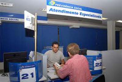 INSS paga parcela do 13º salário a quem recebe acima do mínimo