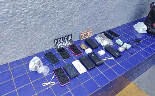 Funcionário de Presídio de Segurança Máxima é preso com drogas e celulares que seriam entregues a presidiários