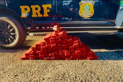 Mulher é presa na Bahia com 90kg de drogas em ônibus com destino a Alagoas