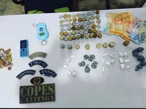 Mulher é presa ao ser flagrada com papelotes de maconha dentro de residência em Maravilha