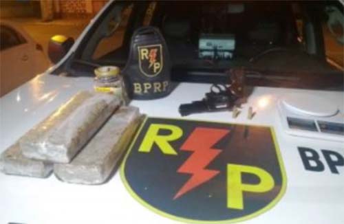 Polícia apreende aproximadamente seis quilos de maconha e arma de fogo em Maceió