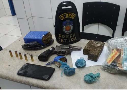 Suspeitos de tráfico de drogas são presos pela polícia em Maceió