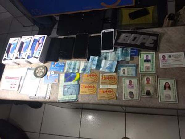 Grupo é preso ao tentar efetuar compras com cartões clonados em supermercado de Maceió