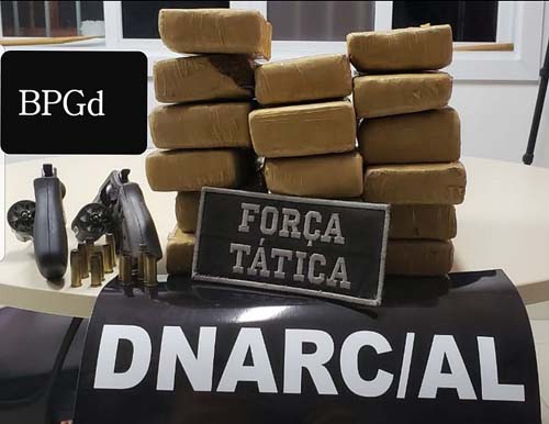 Polícia prende dois e apreende 18 quilos de drogas após perseguição