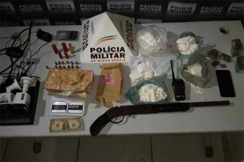 Polícia apreende drogas após homem publicar foto armado no Instagram